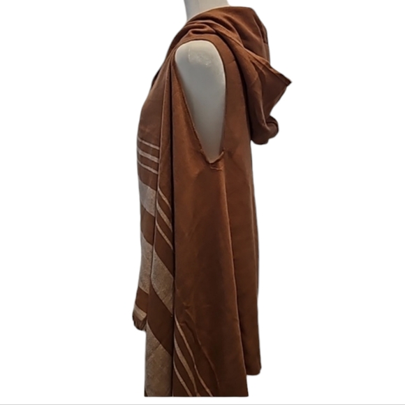 Francescas boho fringe hooded cape, 100% acrylic - Picture 2 of 12